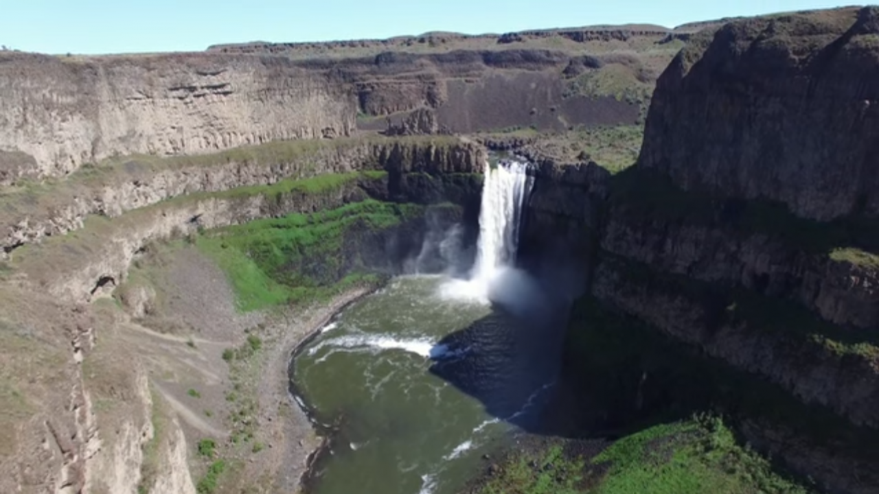 空中俯瞰帕盧斯瀑布 - 4K