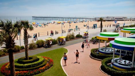 維吉尼亞州維吉尼亞海灘的水泥路和海灘區，有著五花八門的活動