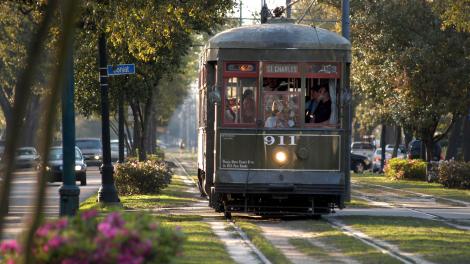 乘坐路面電車觀賞路易斯安那州紐奧良的歷史景點