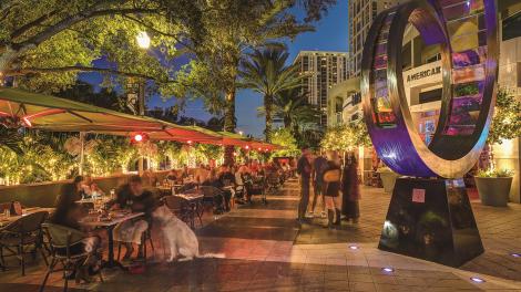 Al fresco dining in downtown St. Petersburg