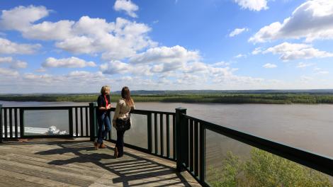 Viewing the mighty Mississippi River in Cape Girardeau, Missouri
