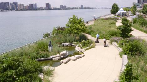 Sightseeing along the Detroit River in Detroit, Michigan 