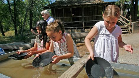Children panning for gold at Columbia State Park