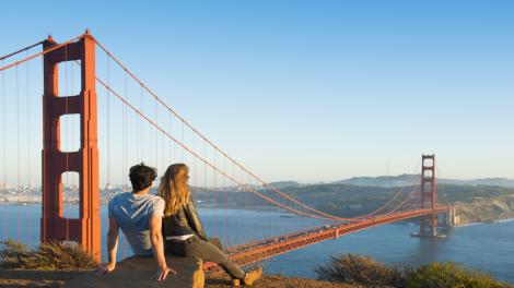 How International Solo Travelers Can Meet Locals