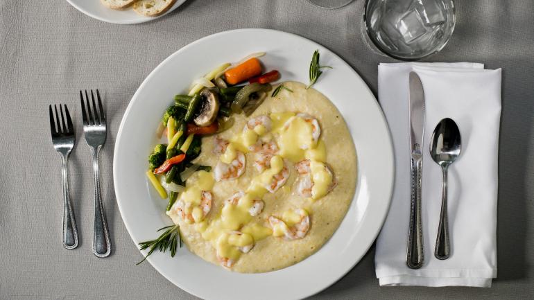 鮮蝦玉米粥是南卡羅萊納州沿海地區的主食，如博福特等地