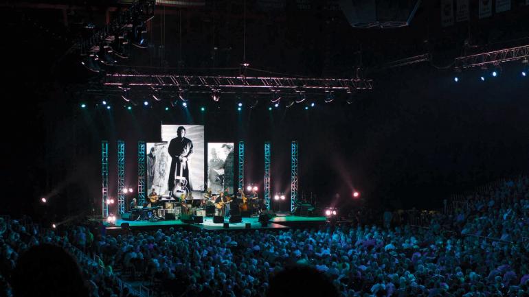 在 Johnny Cash 度過童年的阿肯色州瓊斯伯勒向他致敬 在 Johnny Cash 度過童年的阿肯色州瓊斯伯勒向他致敬