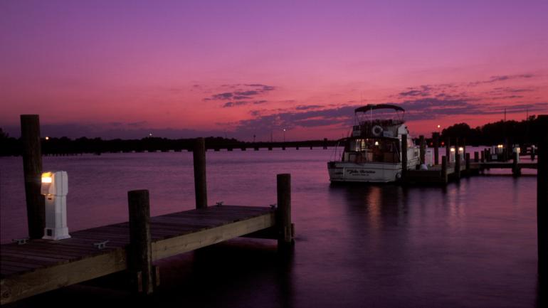 北卡羅萊納州華盛頓的海濱夕陽