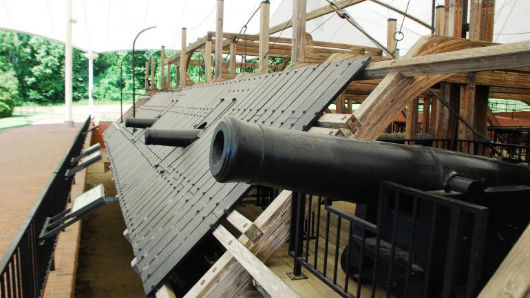 密西西比州維克斯堡以北僅數公里之處,維克斯堡國家軍事公園中滿載歷史記憶的開羅號 (USS Cairo) 密西西比州維克斯堡以北僅數公里之處,維克斯堡國家軍事公園中滿載歷史記憶的開羅號 (USS Cairo)
