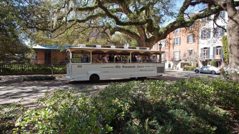 在喬治亞州薩瓦納坐上路面電車，遊覽歷史街區的豐富景點