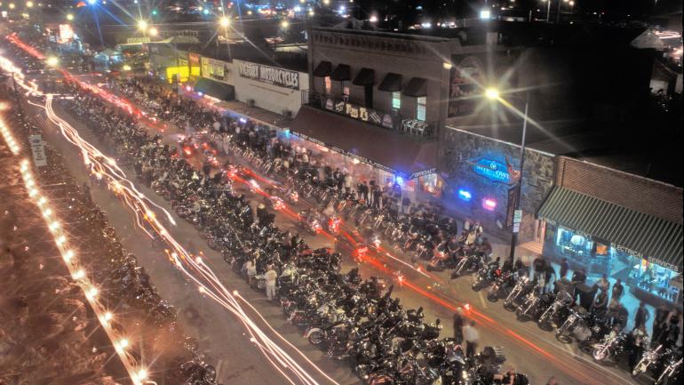 斯特吉斯摩托車大會師