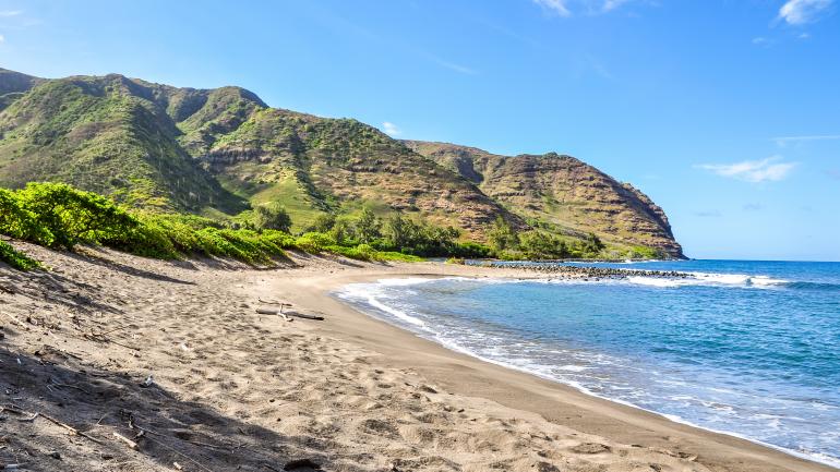 夏威夷州僻遠摩洛凱島上的哈拉瓦海灘公園美景。