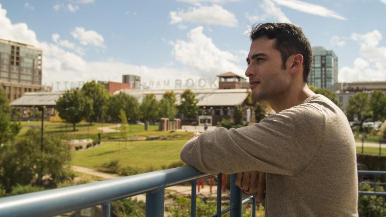 飽覽市中心河岸市集區風光