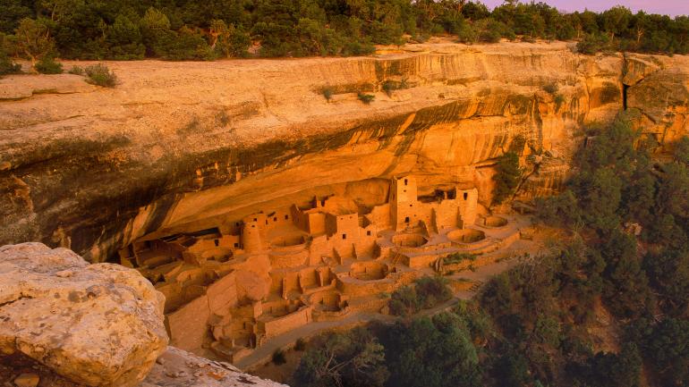 拍攝黃昏的梅薩維德國家公園