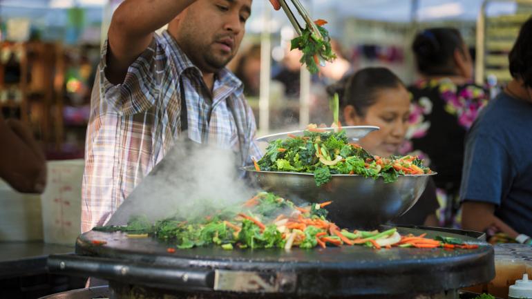 農夫市集是品嚐當地新鮮料理最好的地方