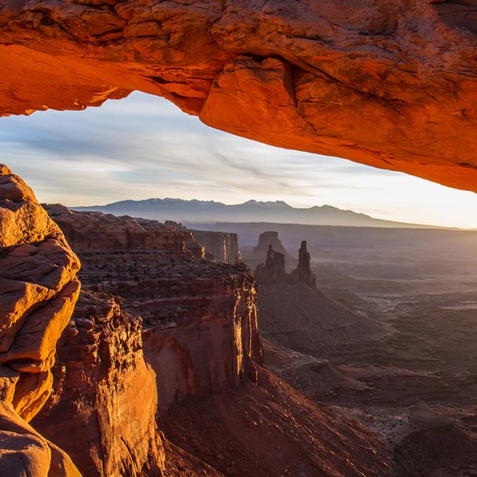 猶他州莫阿布北方峽谷地國家公園梅薩拱門的日出 猶他州莫阿布北方峽谷地國家公園梅薩拱門的日出