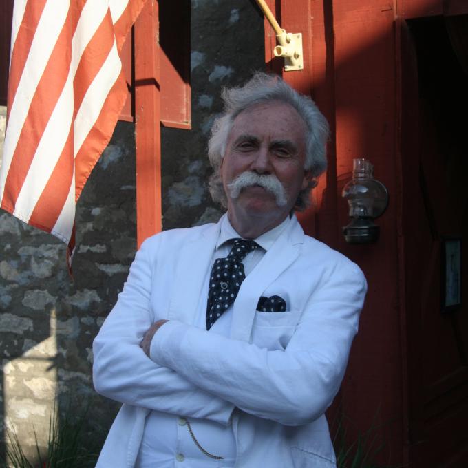 A Mark Twain impersonator nails the look