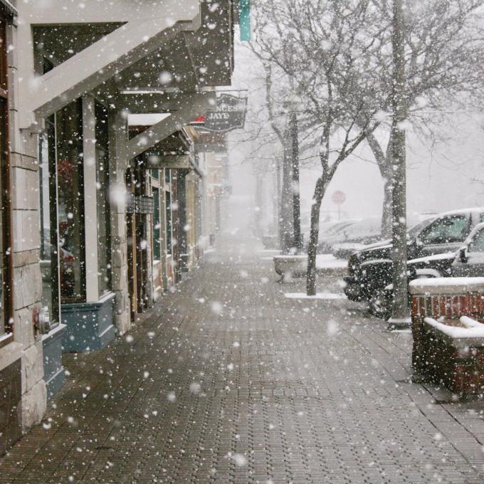 Downtown caught in a flurry of snow Downtown caught in a flurry of snow
