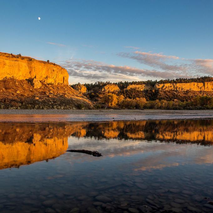 黃石河的風光就是西部電影的最佳背景 黃石河的風光就是西部電影的最佳背景