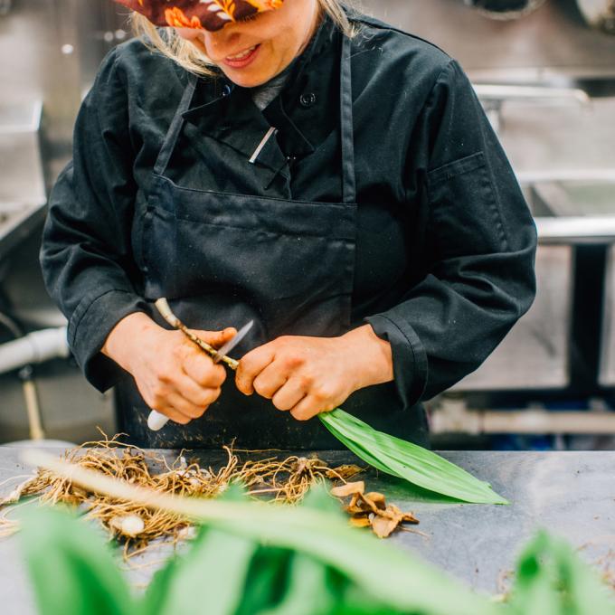 當地盛產的韭蔥備菜 當地盛產的韭蔥備菜