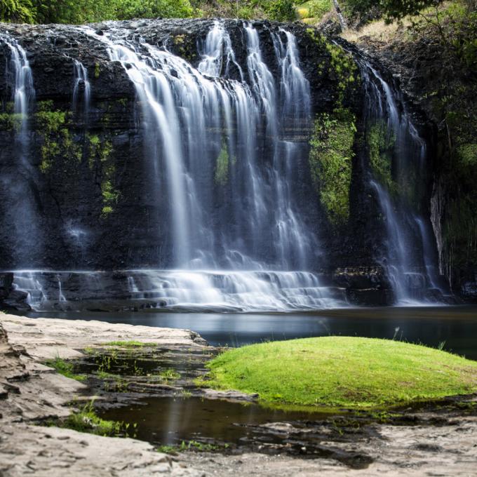 關島的叢林瀑布 關島的叢林瀑布