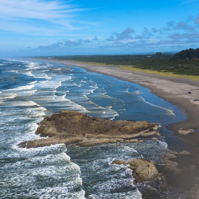 空中俯瞰華盛頓州長灘半島海岸的景色