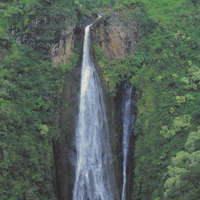 Kauaiʻs Manawaiopuna Falls in Hawai'i
