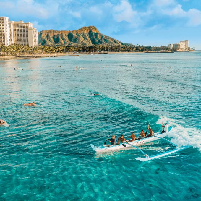 The volcanic cone of Lēʻahi stands over Waikiki Beach The volcanic cone of Lēʻahi stands over Waikiki Beach