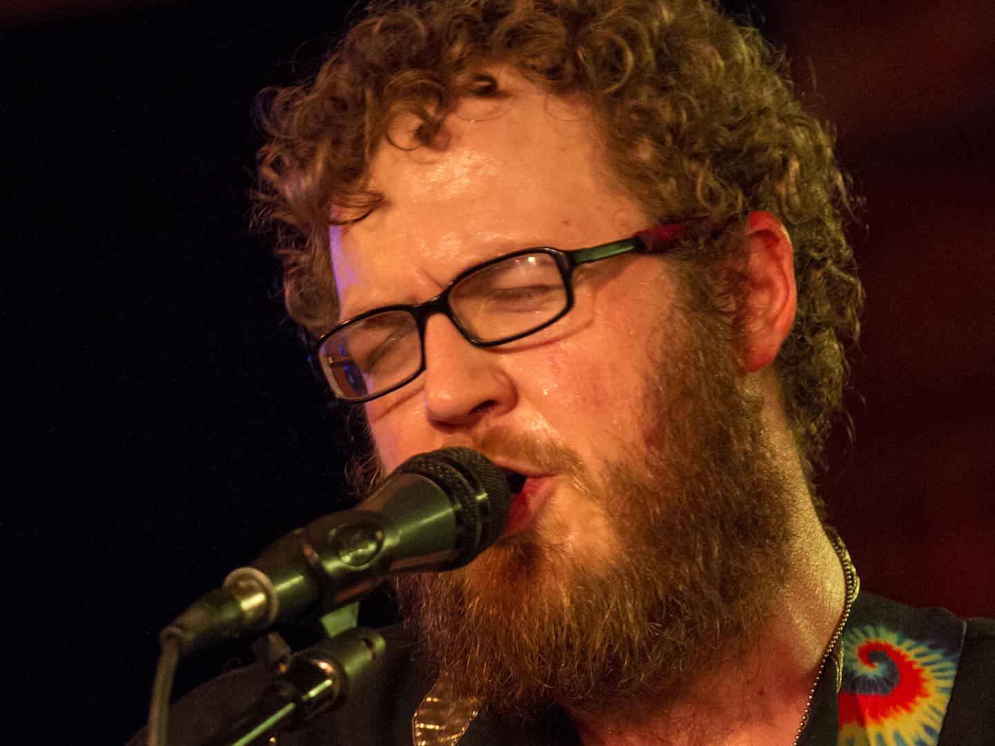 博伊西樹堡音樂節中為群眾演出的音樂家