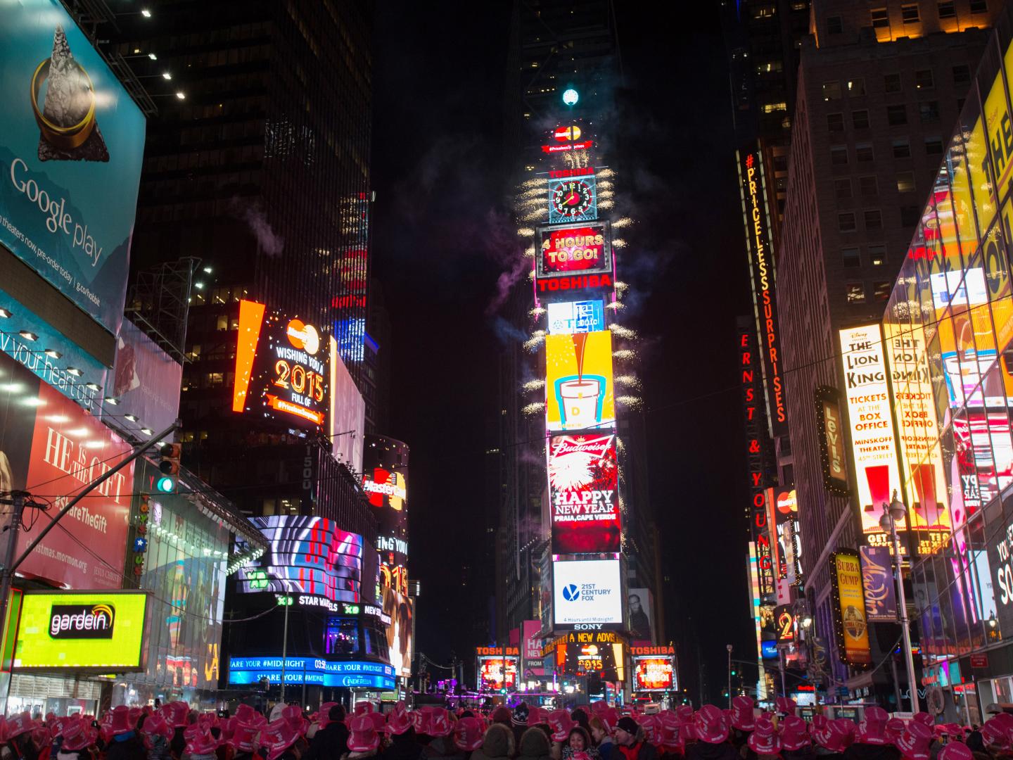 時代廣場跨年夜水晶球降落前的景觀