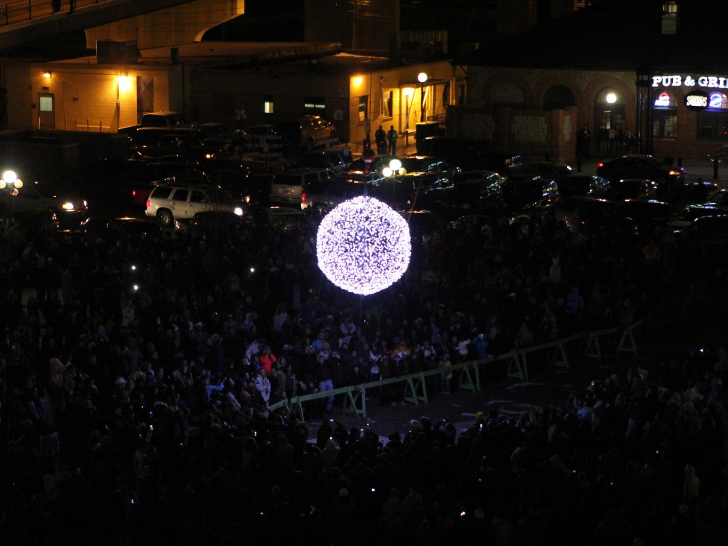 夏延新年的圍觀民眾