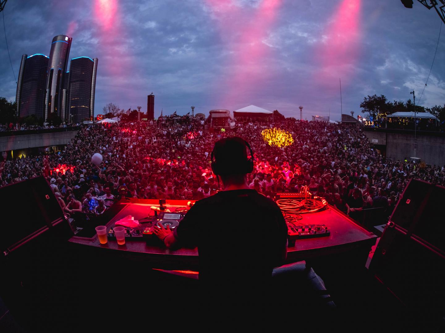 在哈特廣場的 Movement 電子音樂節中演出的 Maceo Plex 和 Ben Klock 在哈特廣場的 Movement 電子音樂節中演出的 Maceo Plex 和 Ben Klock