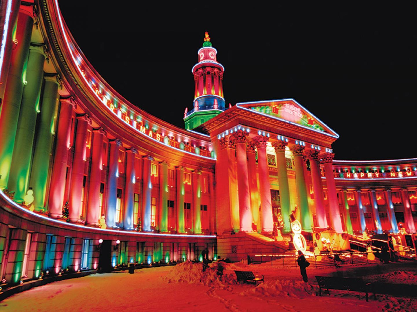 丹佛市政廳點亮假期燈光