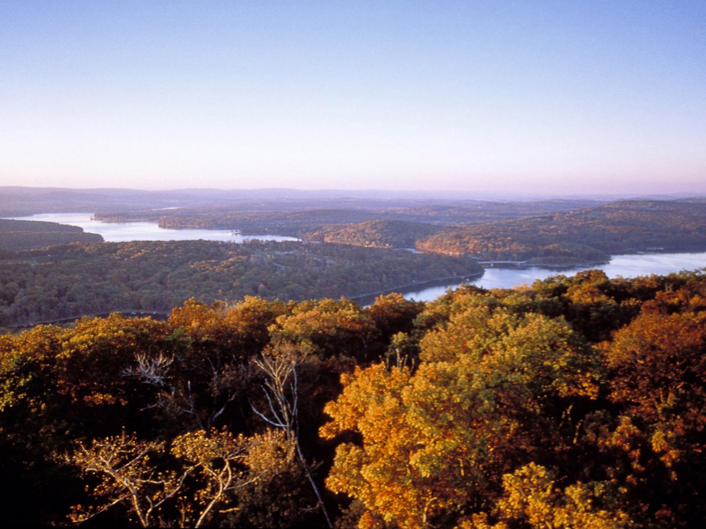 深溪湖的秋日紅葉