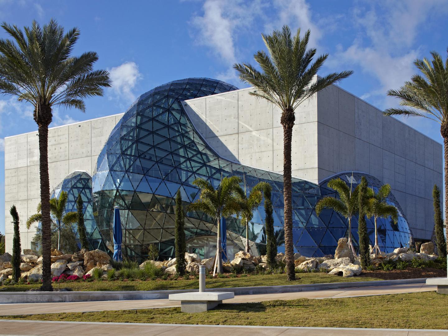 佛羅里達州聖彼得堡達利博物館的外觀