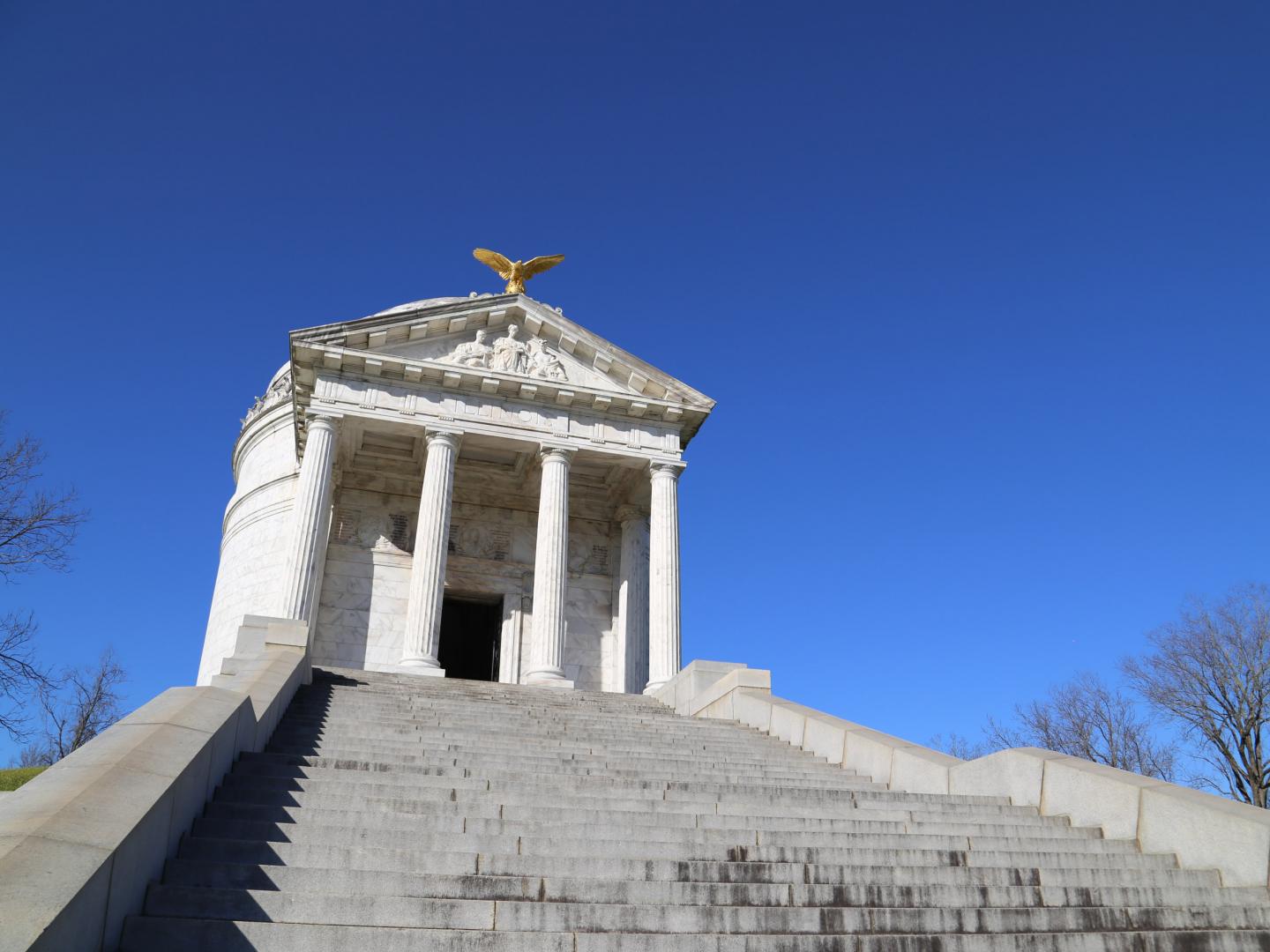 位於維克斯堡國家軍事公園的南北戰爭期間伊利諾州死難將士紀念碑