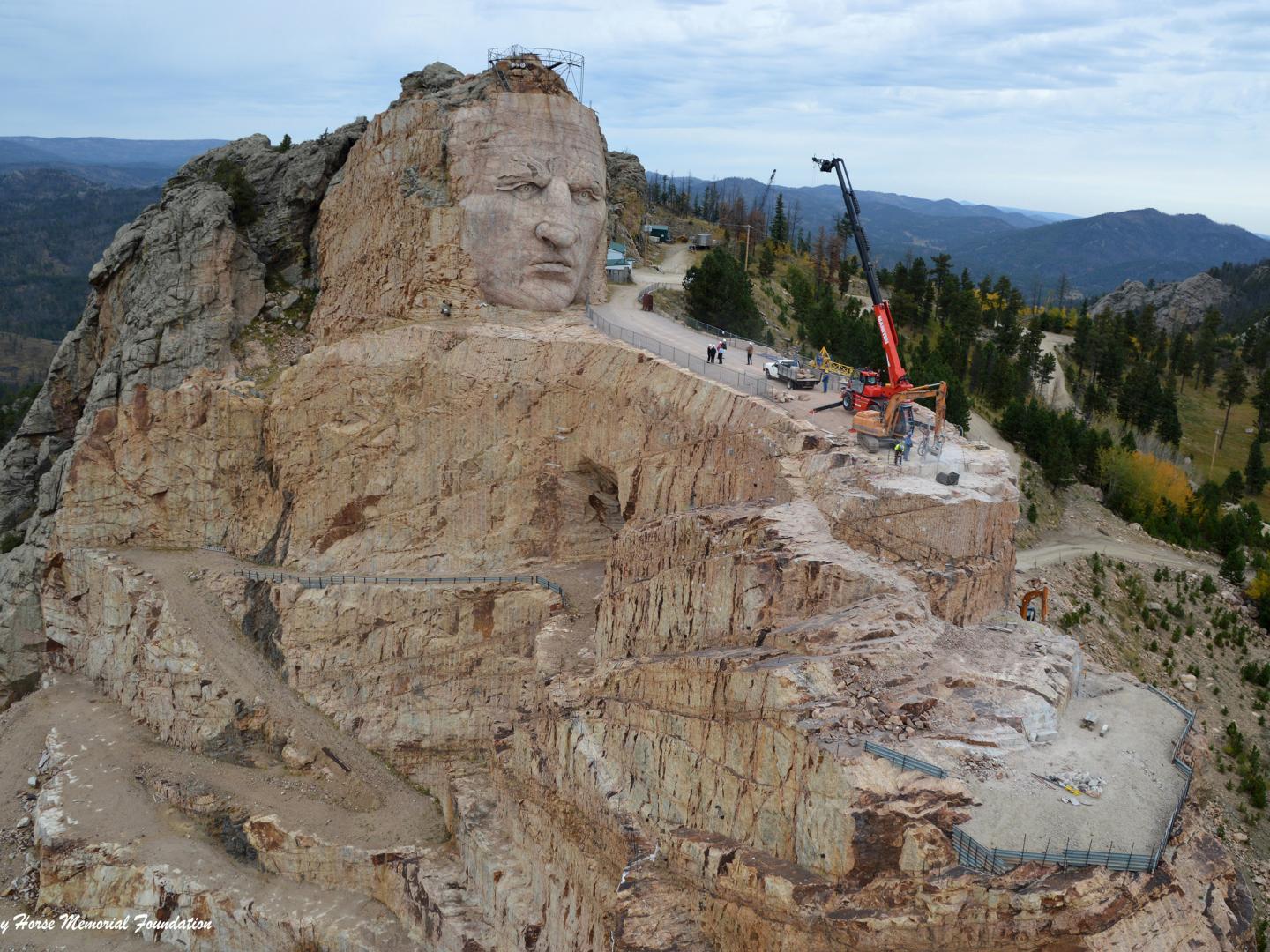 施工中的瘋馬酋長紀念雕像