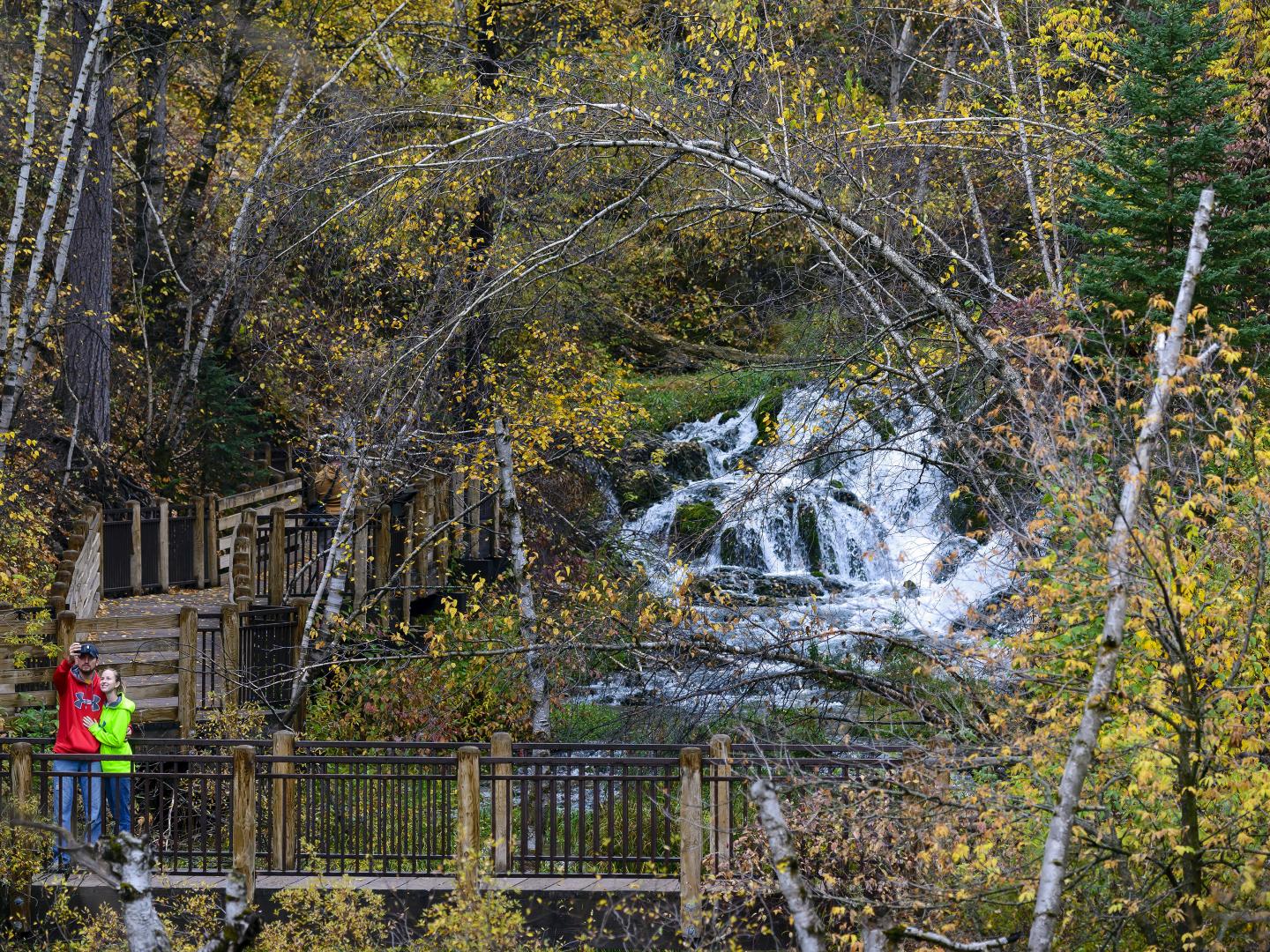 在洛夫拉克瀑布自拍