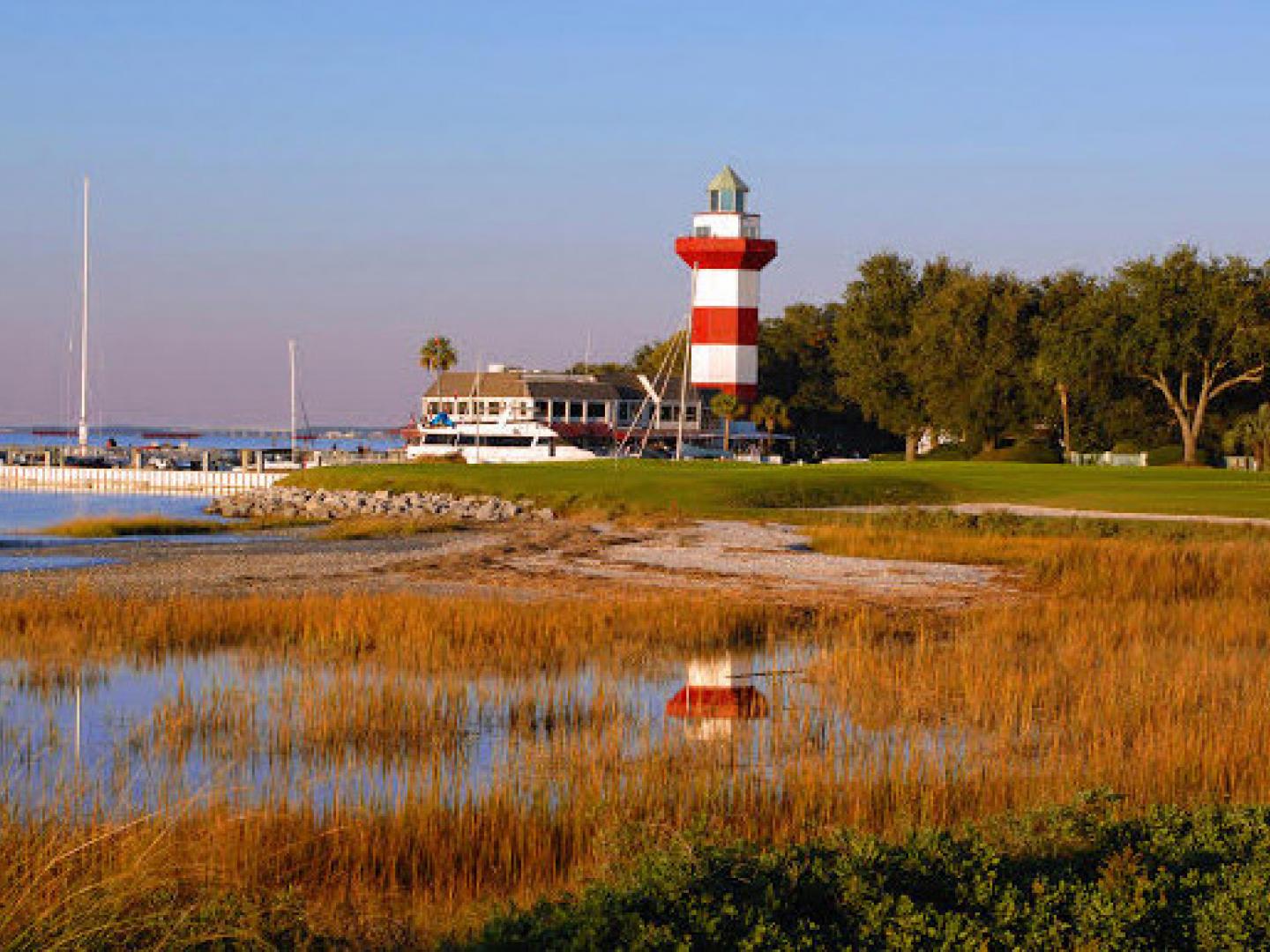 南卡羅萊納州希爾頓黑德島的海港鎮燈塔 南卡羅萊納州希爾頓黑德島的海港鎮燈塔