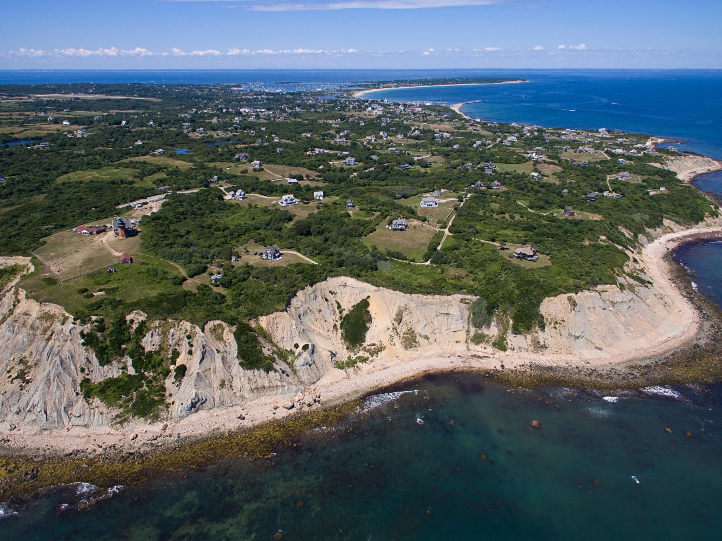 鳥瞰羅德島州布洛克島的摩希根懸崖
