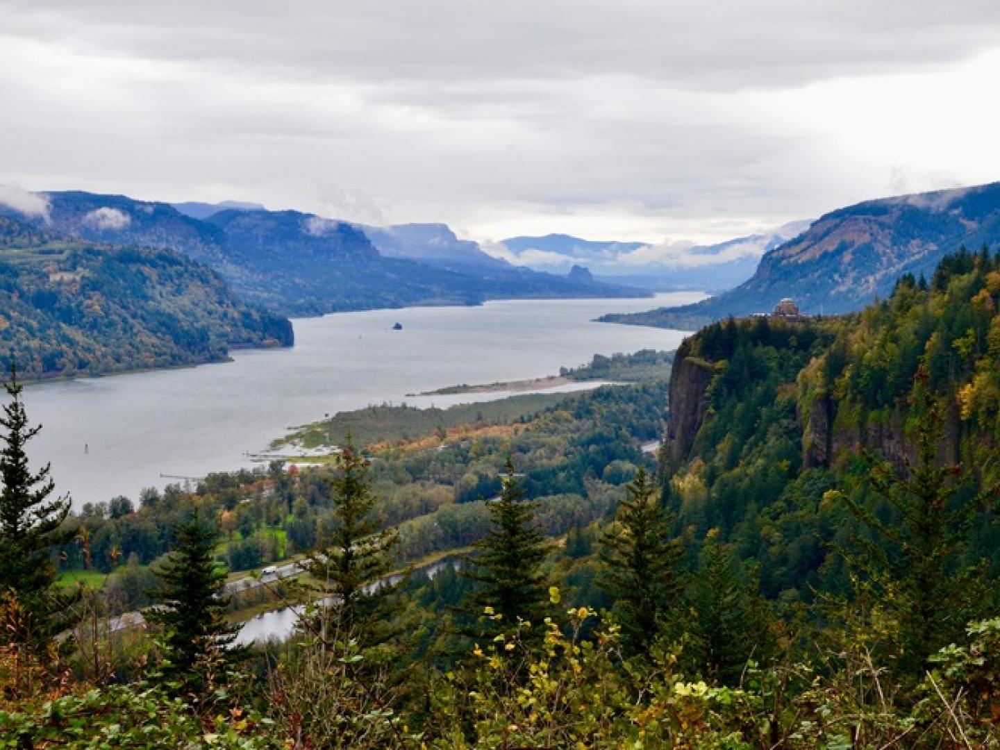 Epic vista of the Columbia River Gorge in Oregon