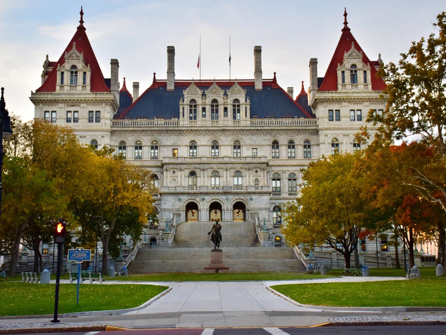 位於阿爾巴尼的紐約州議會大廈