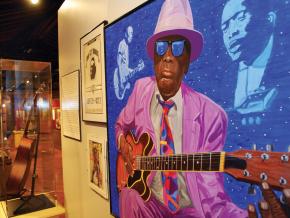 密西西比州克拉克斯代爾的三角洲藍調博物館 (由火車站改建而成)