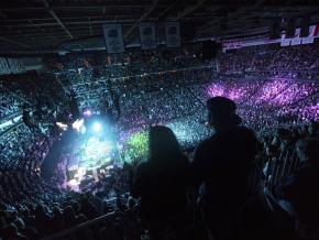 在保德信中心往下看布魯斯‧史普林斯汀演唱會