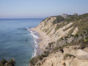 島上美好的崖邊風光