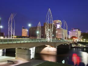 路易斯街橋上的鋼雕