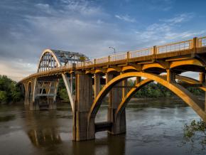 橫跨阿拉巴馬河的埃德蒙·佩特斯橋
