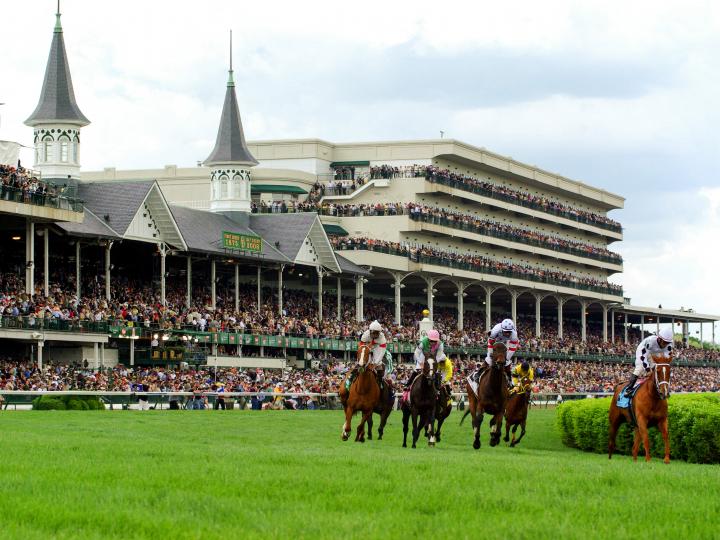路易斯維爾於肯塔基德比活動期間在邱吉爾馬場舉辦賽馬會