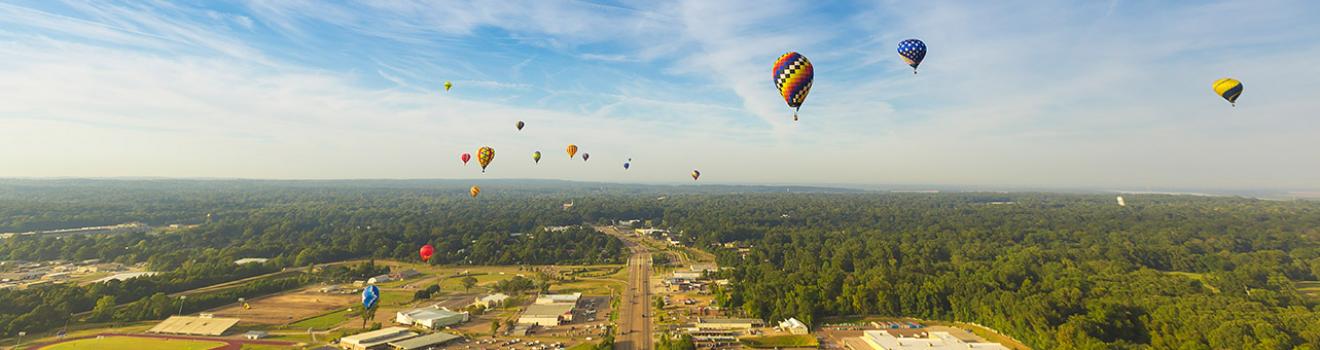 熱氣球飄過納切茲