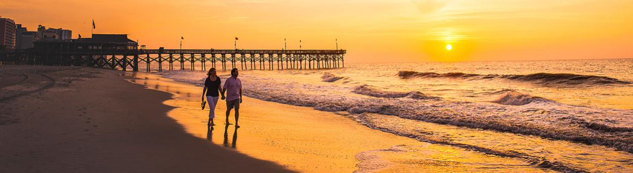 在美特爾海灘碼頭附近的海灘散步 在美特爾海灘碼頭附近的海灘散步