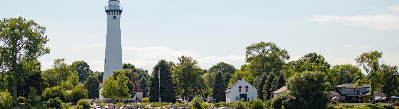 威斯康辛州拉辛的風點燈塔海灘